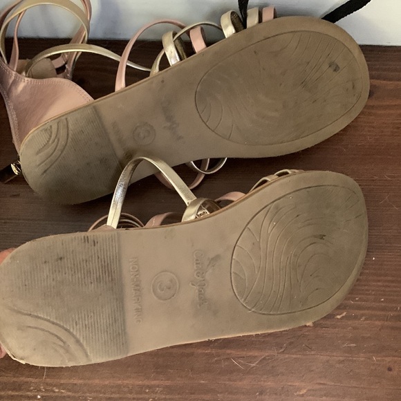 Kids size 3 Pre owned sandal little girl - Picture 3 of 4